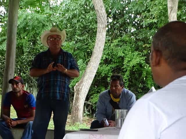 campesino de ojo de agua