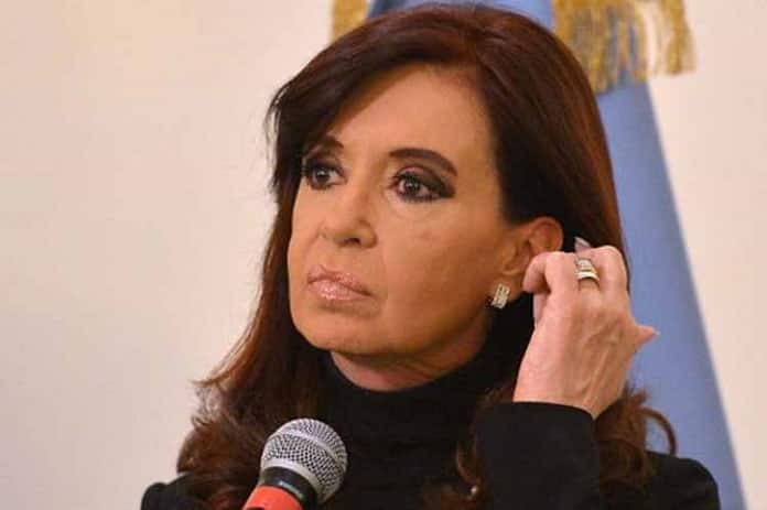 Argentinos continúan movilizados para apoyar a Cristina Fernández