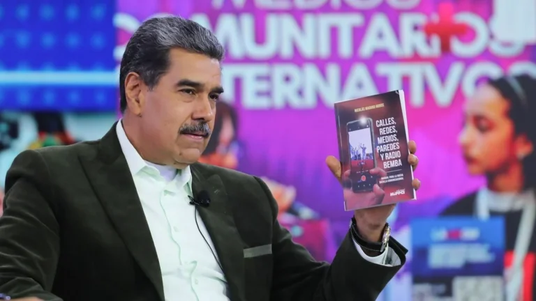 Maduro llama difundir la verdad y derrotar manipulación en Venezuela