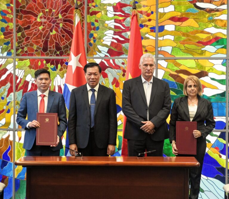 Cuba y Vietnam abren su primera empresa mixta en el área biofarmacéutica