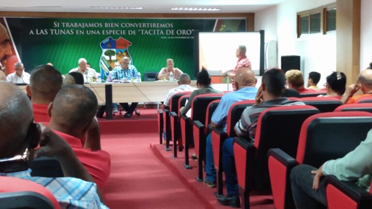 Tapia Fonseca analiza dificultades del sector agropecuario en Las Tunas