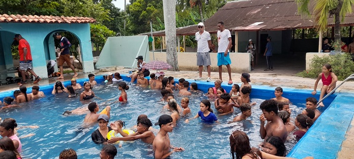 Al calor del verano, piscina El Ranchón
